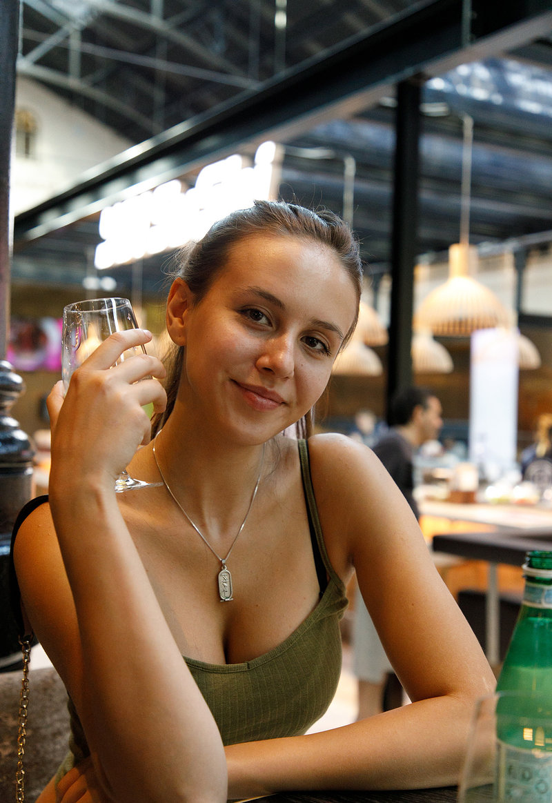 Тина, 19